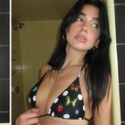 Dua Lipa, il bikini a pois Versace infiamma i fan: il prezzo è da capogiro, ecco quanto costa