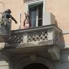 Cane chiuso in balcone salvato dal caldo a Milano...