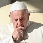 Il Papa lancia l'allarme clima, serve energia pulita subito e stop a carbone e petrolio