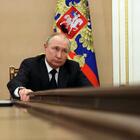 Putin contro i russi filo occidentali: «Traditori che non possono vivere senza ostriche. Moscerini che sputeremo»