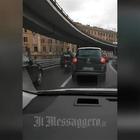 Roma, in auto contromano sulla Tangenziale: traffico in tilt Video