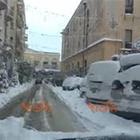 Un giro in auto fra le strade di Matera imbiancate dalla neve VIDEO