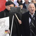 Giornata della memoria, neonazisti in protesta cercano di entrare ad Auschwitz: «Ricordano solo gli ebrei»