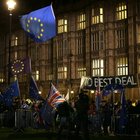 Brexit, bocciato il no deal: è caos ma non c'è il taglio netto dalla Ue