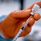 Covid, finti vaccini per avere il Green Pass: arrestato medico