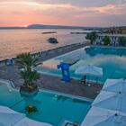 Bambina di 11 anni annega in piscina dell'albergo a Ercolano: era in vacanza assieme ai genitori