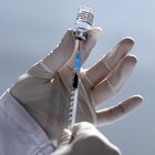 «Pfizer, vaccino previene contagio al 70% dopo prima dose e all'85% dopo la seconda»: lo studio su Lancet