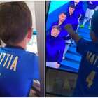 E il figlio Mattia sostiene papà Leo durante la partita 