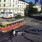 Il tram non si ferma all'incrocio e l'incidente è inevitabile
