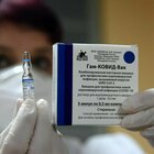 Sputnik, la Germania tratta per il vaccino. Mosca: «Pronte 20 milioni di dosi»