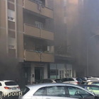Ostia, a fuoco un garage in via Zambrini: palazzo evacuato