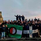 Tifosi del Feyenoord e del Napoli uniti: insieme allo stadio per la partita con il Milan