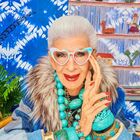 Iris Apfel morta a 102 anni: chi era la modella e influencer. La frase che la lanciò: «Non sei carina, ma hai stile»