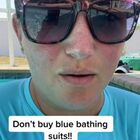 L'istruttrice di nuoto avverte i genitori: «Non comprate costumi blu ai bambini, vi spiego perché»