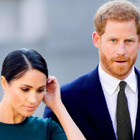 Harry e Meghan vorrebbero tornare in Inghilterra: ecco la reazione di Buckingham Palace