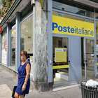 Apre a Milano il primo ufficio postale multietnico...