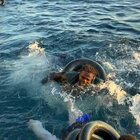 Francesca salva 4 migranti mentre è in mare sulla barca con gli zii: «Non siamo eroi, siamo soltanto esseri umani»