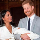 Harry e Meghan, Buckingham Palace ha imposto un cambio nel certificato di nascita di Archie: cosa è accaduto