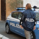 Fa entrare una giovane conoscente in casa, 60enne sequestrato per 10 ore: calci, pugni e naso rotto. «Dammi 600 euro o ti ammazzo»