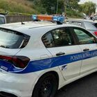 Investita da un'auto, donna di 42 anni muore a Roma. Trovata la vettura: è caccia all'investitore