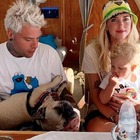 Chiara Ferragni e la foto sul jet privato con Fedez, Leone e il cane: «Hola Ibiza»