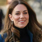 Kate Middleton si "consola" durante la convalescenza: «Super regali dalle amiche, prodotti da spa e cesti di prelibatezze»