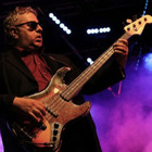 Rudy Ruzza, morto lo storico bassista degli «Statuto»: aveva 61 anni, era in cura da tempo