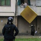 Sgombero in via Bolla a Milano: su 156 alloggi, 90 erano occupati abusivamente nel "campo rom verticale"