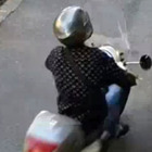 Dieci colpi in una settimana del bandito sullo scooter