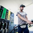Caro benzina, cresce ancora il prezzo medio in autostrada: nelle casse dello Stato 2,2 miliardi incassati in estate
