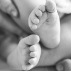 Voleva un maschietto, prende a botte la figlia neonata: colpisce a cinghiate la moglie Voleva un maschietto, prende a botte la figlia neonata: colpisce a cinghiate la moglie