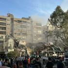 Damasco, raid colpisce un edificio: «È l'ambasciata dell'Iran», morti e feriti. Israele e la stretta sulle tv