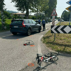 Sbaglia strada con la bici da corsa: investito e ucciso da un suv