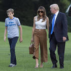Melania Trump passa al casual: pantaloni culotte e canottiera per il trasloco alla Casa Bianca