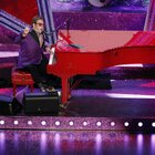 Elton John, brutta caduta e operazioni in vista