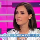 Caterina Balivo bacchetta Francesco Mandelli in diretta: «Sei arrivato in ritardo»