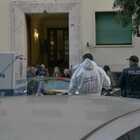 Serial killer Roma, la vita dentro casa delle due 40enni uccise: «Uscivano soltanto per fare la spesa»