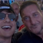 Francesco Totti e Noemi con Ultimo al concerto di Vasco Rossi: «Maledetta sfortuna»