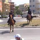 Ostia, polizia a cavallo: i controlli con il drone