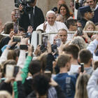 Papa Francesco alla Russia chiede di sbloccare la questione del grano. Poi ai fedeli chiede preghiere per il suo viaggio a Lisbona
