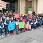 Genitori e figli uniti per difendere la scuola De Mattias