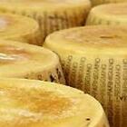 Parmigiano Reggiano, microchip all'interno delle forme: «Combattiamo la falsificazione del Made in Italy»
