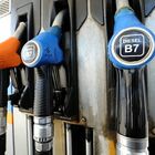 Benzina, la reazione dei consumatori: calo prezzi positivo ma ancora troppo alti