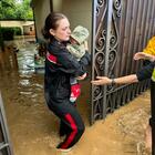 Milano, emergenza maltempo: esondato anche il Seveso. Quartieri sott'acqua, case evacuate. Chiusa l'autostrada A4