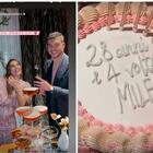 Beatrice Valli, la festa di compleanno pink e la torta a sorpresa: «28 anni e 4 volte milf»