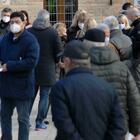Bologna, punta la pistola contro un passante per fargli indossare la mascherina abbassata