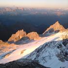 Marmolada, scioglimento del ghiacciaio sulle Dolomiti: gli restano 25 anni di vita Foto Video
