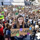 Clima, oggi giovani in piazza in 160 città italiane per Fridays for future, studenti giustificati