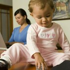 Bonus baby sitter e congedi parentali, chi ne ha diritto (e come funzionano)? Nuove regole