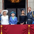 Meghan e Harry, Buckingham Palace replica alle accuse di razzismo: «Rattristati, saranno sempre molto amati»